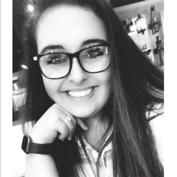 Meet your Posher, Ashley - Picture 2 of 3